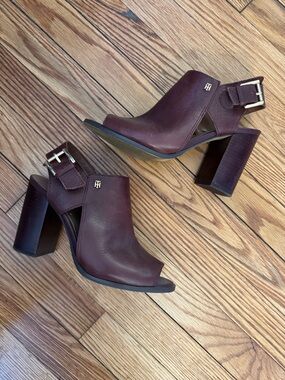 Tommy Hilfiger Wine Leather Peep-Toe Block Heel Sandals